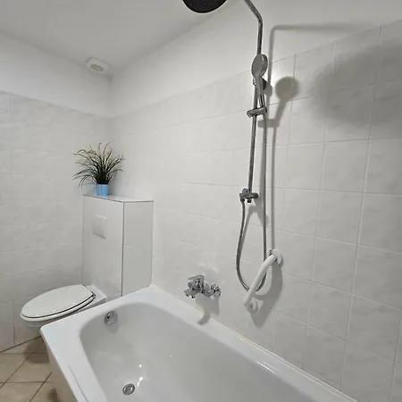 Apartment Urlaub-& Businesswohnung In 02 *